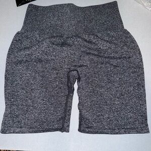 NVGTN SHORTS
•Scrunch butt
•size small
•dark grey/black color